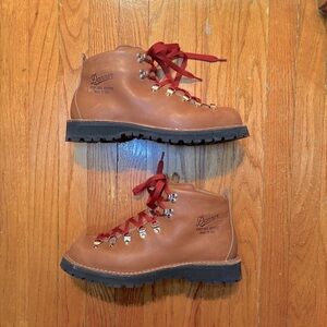 Danner Mountain Light ‘Cascade Clovis’ boots